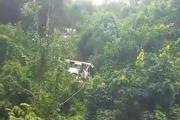 A bus fell into a 100-foot ravine in Andhra pradesh 