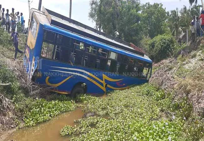 thiruvarur private bus incident passengers admit at hospital 