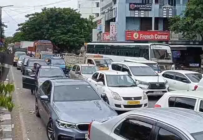 A school student died in an accident where a bus collided with a two-wheeler!
