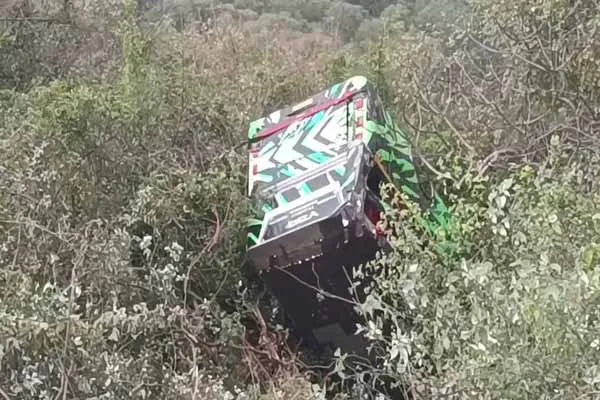 A vehicle carrying college students overturned on a mountain and caused an accident in dindugal
