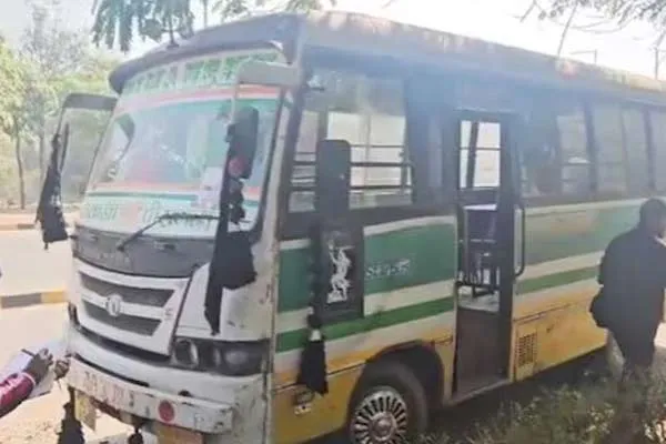  Driver mutilated for spilling food happened in the running bus in delhi 