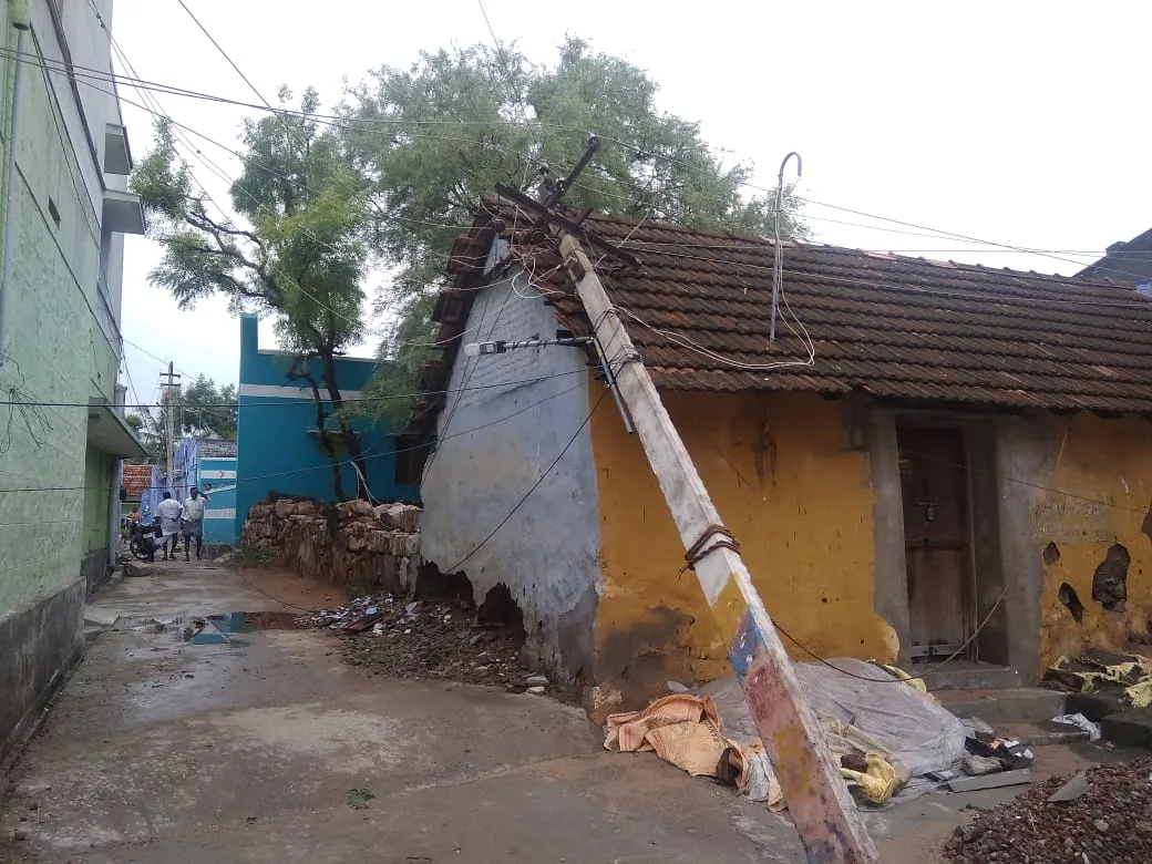  Rain with strong winds all night in nellai 