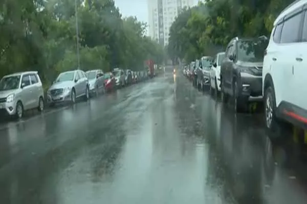 Flyovers turned into car parks in Chennai