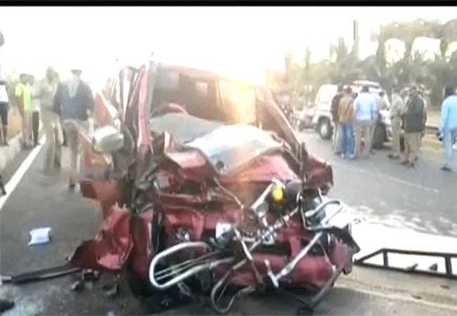 avinasi highway incident students car driver police investigation 