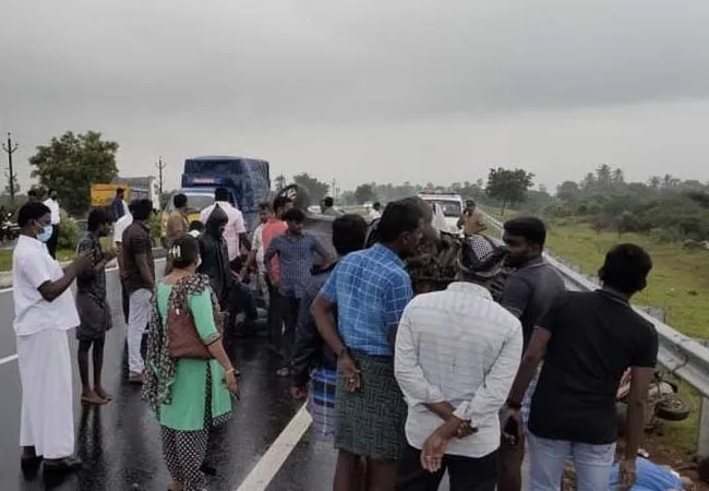 Car tire explodes and crashes into two-wheeler: Three killed, including two students!