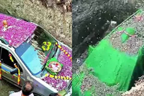 The strange act of the businessman who buried the car with rituals in gujarat