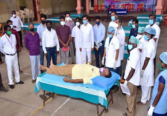 mayiladuthurai district blood donation camp peoples, youths