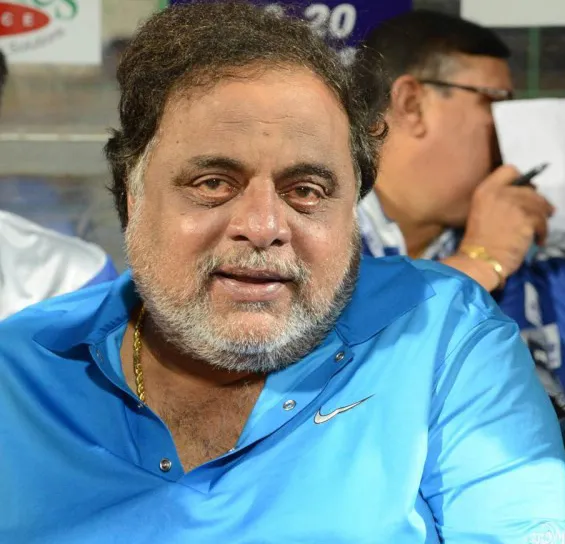  Kumarasamy and Rajinikanth paid tribute to actor Ambresh's body
