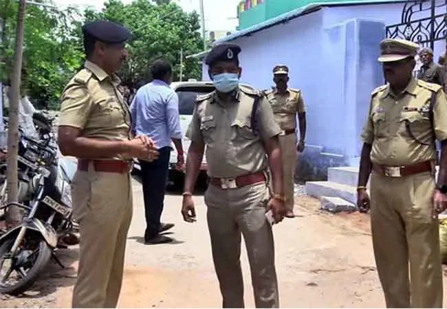 Surveillance camera betrayed ... 4 arrested including student in robbery of kg of jewelery!
