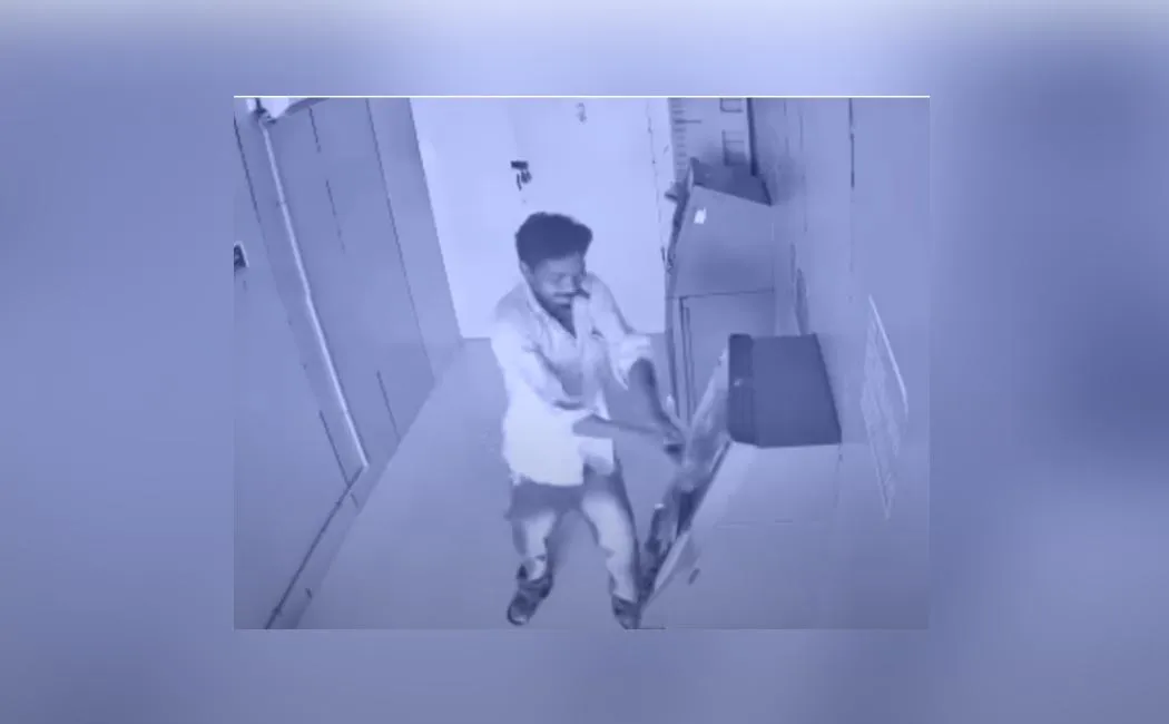 The youth who broke the screen of the ATM machine!