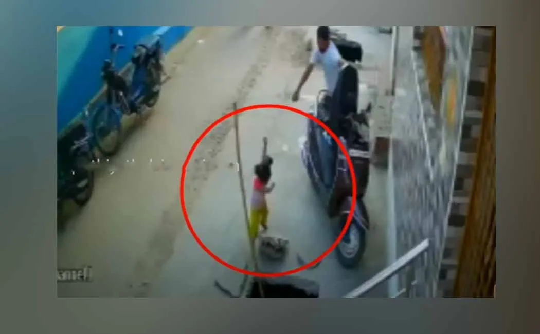 The child who fell into the canal in the blink of an eye!