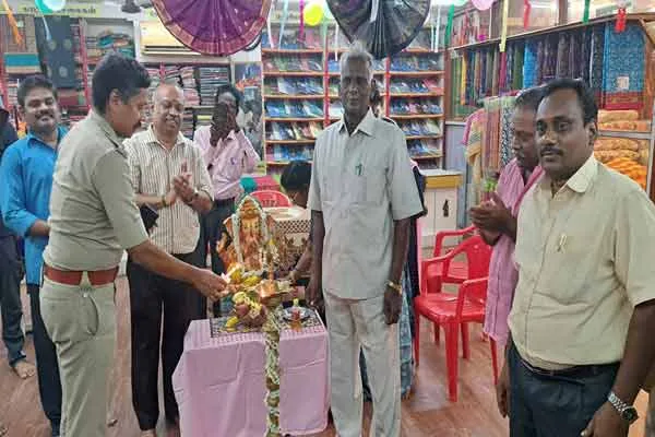 coopTex Diwali Special Sale Launched by Superintendent of Police 