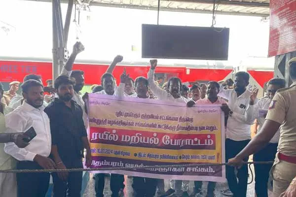 Lawyers against central govt demanding on rollback of laws