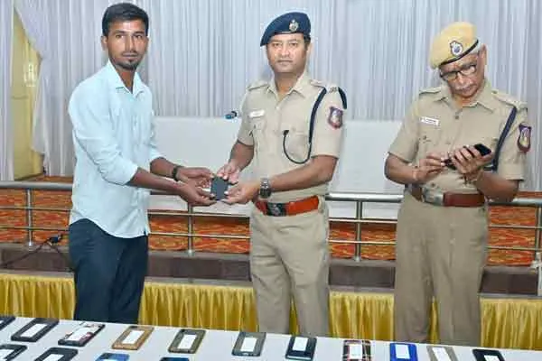 richy district missing cell phone return their owners police officers