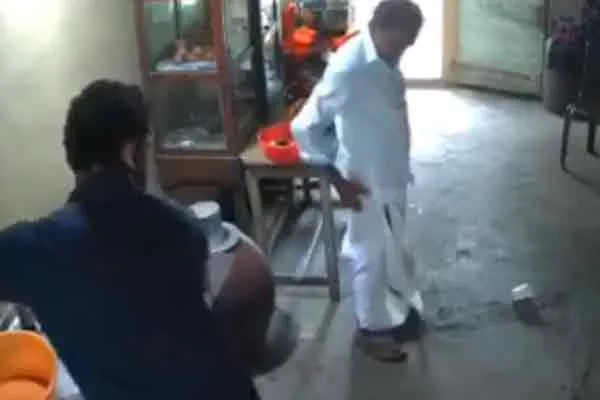 kerala old man mobile incident tea shop thrissur 