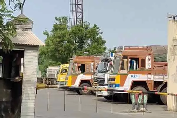 private cement factory lorry driver incident karur