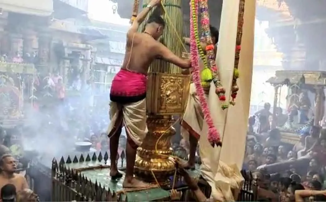 In chidambaram temple devotees are struggle to get inside 