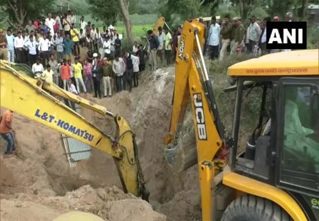 rajasthan state sirohi place 5 children deep borewell 15 feet sdrf 