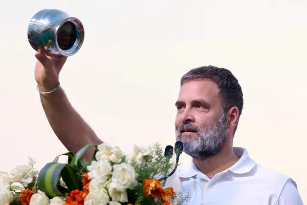 Rahul Gandhi taunted by comparing BJP's poetry with empty anvil!