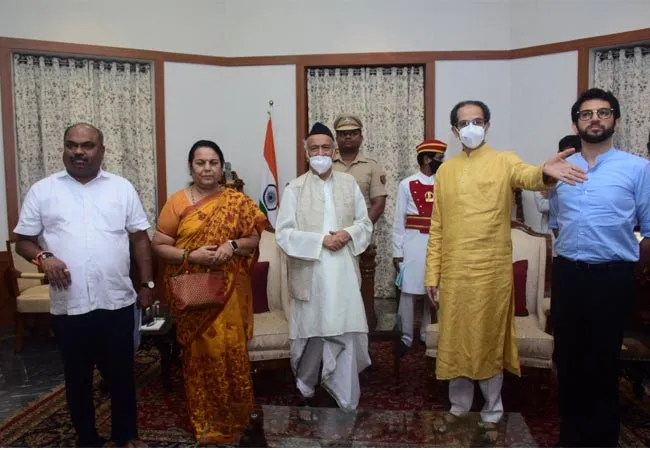 Uddhav Thackeray resigned from the post... BJP members in celebration!