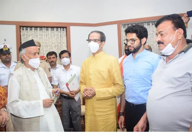 Uddhav Thackeray resigned from the post... BJP members in celebration!