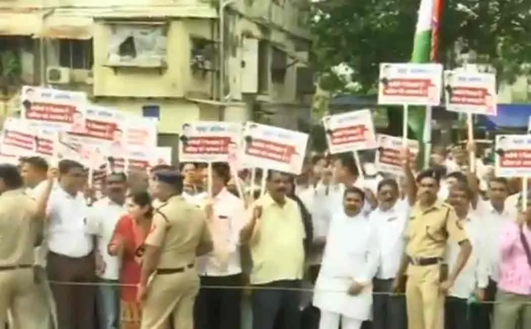 rahul gandhi appears in mumbai court for defamation case