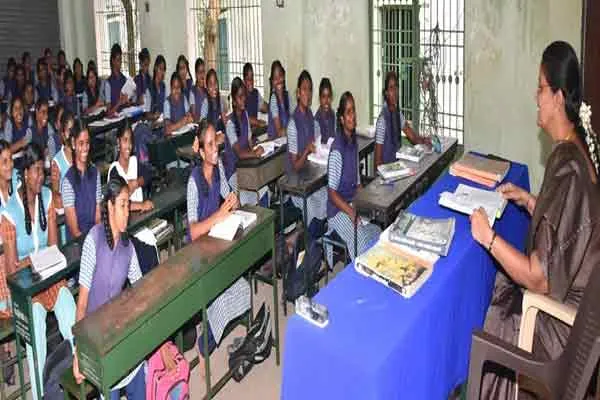 perambalur ariyalur collector taking coaching class for govt school students