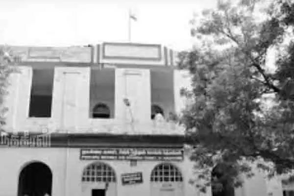 thanjavur keezhvenmani daily wage hike request incident due to affected labours 