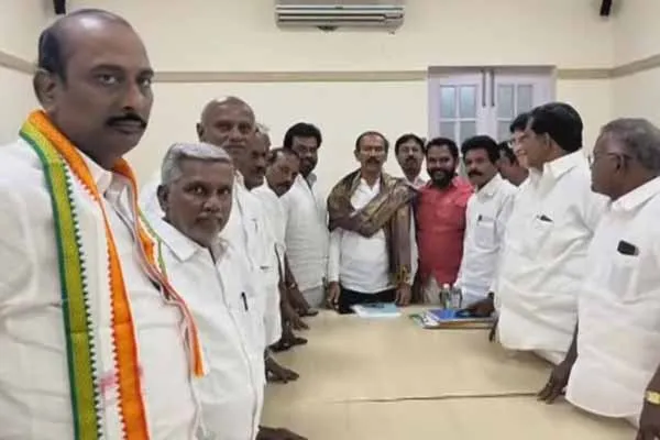 Congress district leaders file complaint for  We need to change the selvaperunthagai