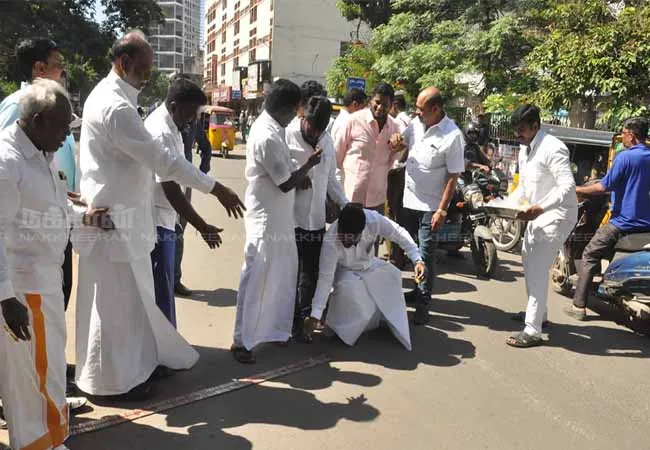 congress party interim president sonia gandhi 73th birthday celebration chennai sathyamoorthy bhavan 