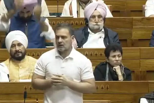 Rahul Gandhi criticized Savarkar