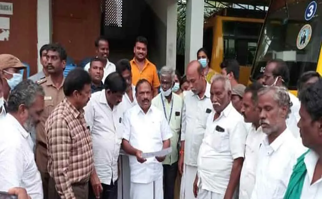 Minister actively involved in rain and flood relief work
