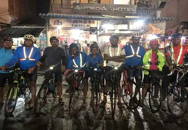 hyderabad biryani eating chennai to vaniyambadi cycle trip youngsters 