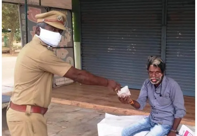 pudukkottai police provide foods for dogs 