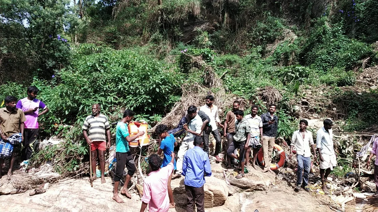  Three boys die in river