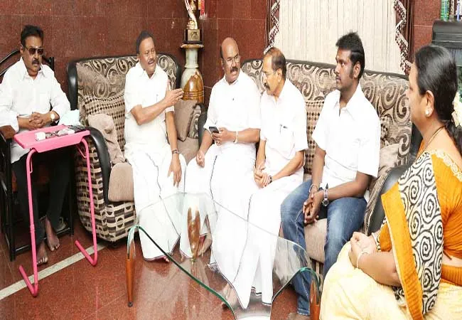tamilnadu assembly byelection admk party meet dmdk vijayakandh 