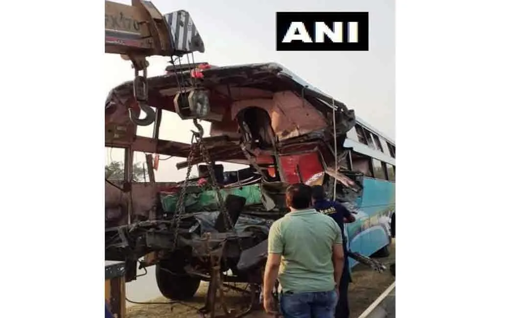 bus accident in greater noida of uttarpradesh