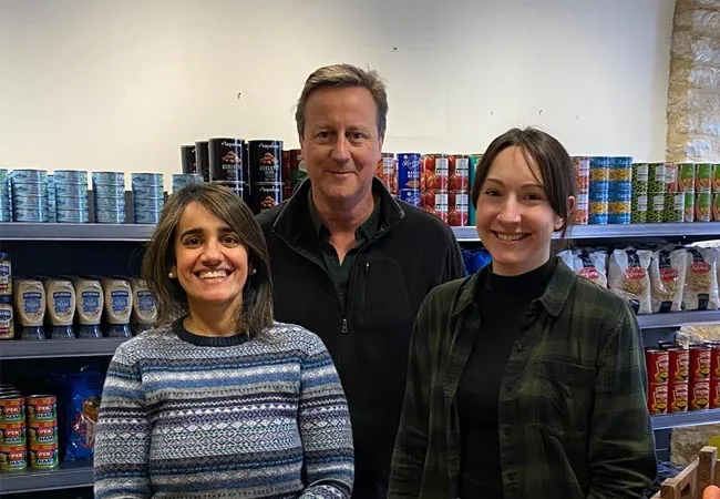 David Cameron on the field for Ukrainian refugees!