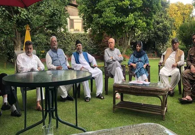 Kashmir government asks for signature of extortion    MeHBOOBA MUFTI  who refuses to lay down!   Omar Abdullah with a beard!
