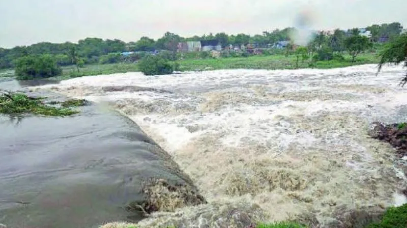 ANDHRA PRADESH GOVT KANDALERU DAM WATER RELEASED LOW LEVEL 