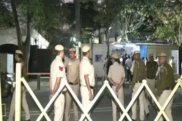 Enforcers at Arvind Kejriwal's house