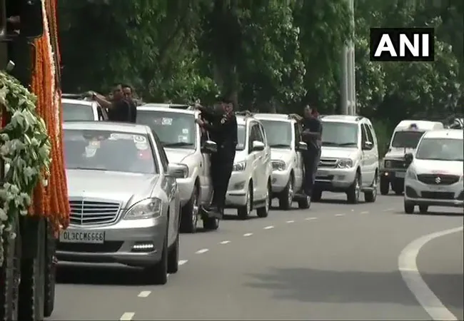 former union minister arun jaitley funeral procession began