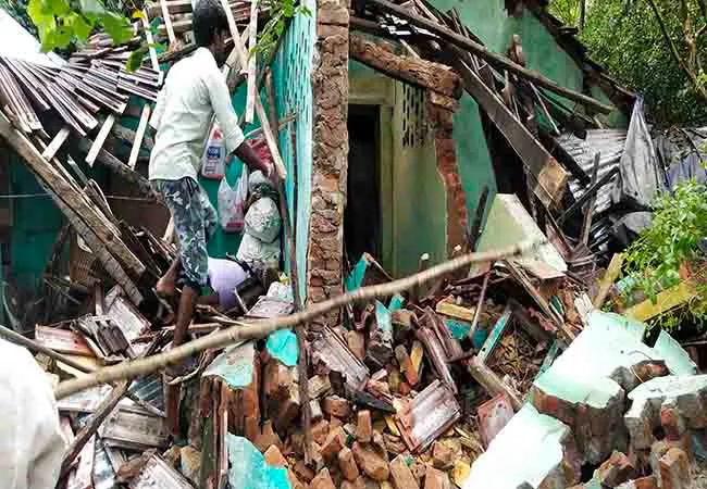 kumpakonam district continually heavy rain homes demolished  