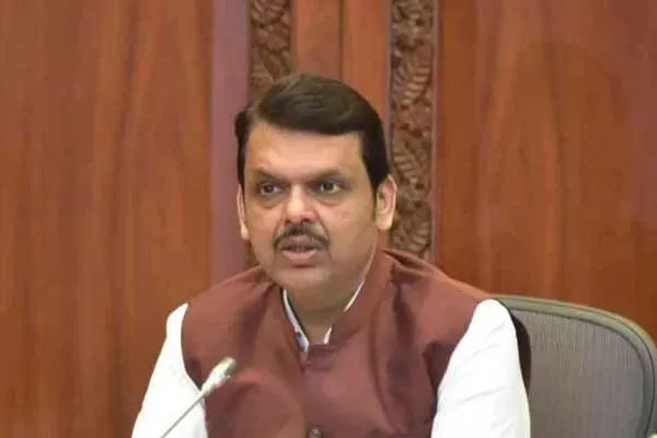 mumbai police get threat from Pakistani number against Devendra Fadnavis