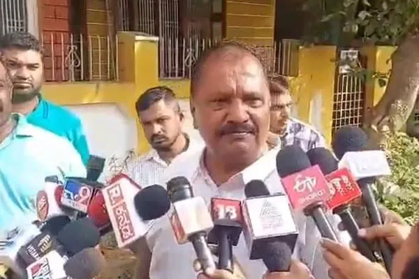 BJP executive sensational allegation on DK Sivakumar bargained for Rs 100 crore