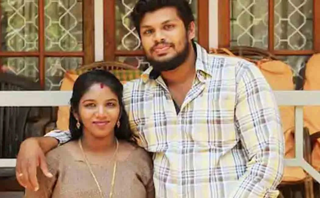 kerala girl snake biting case