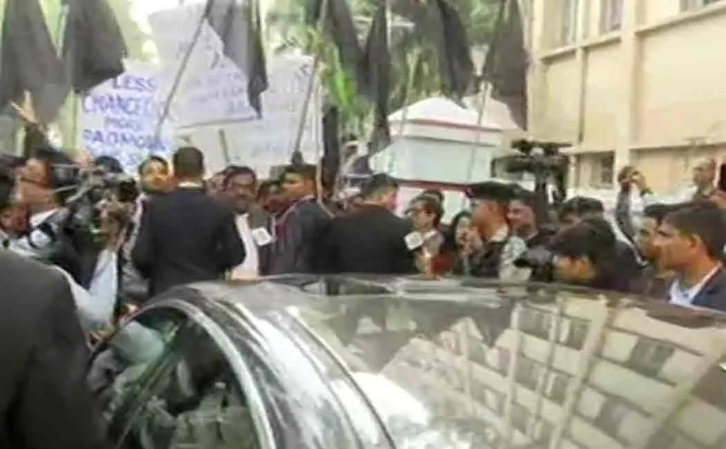 westbengal governor blocked by students