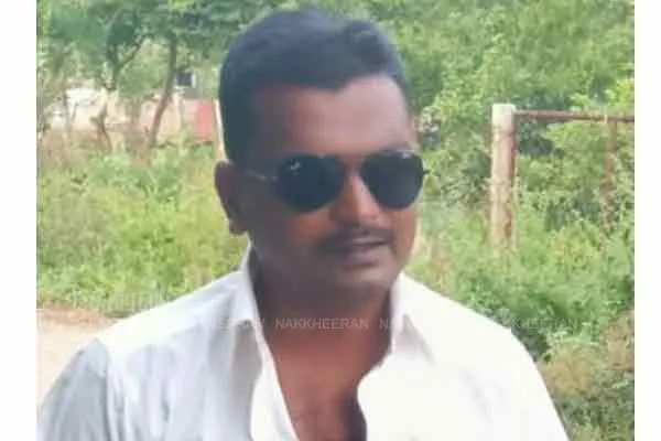 cuddalore women missed phone and rupees in bus conductor found and handover lady 