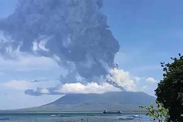 Mount Ili Lewotolok volcano erupts in indonesia