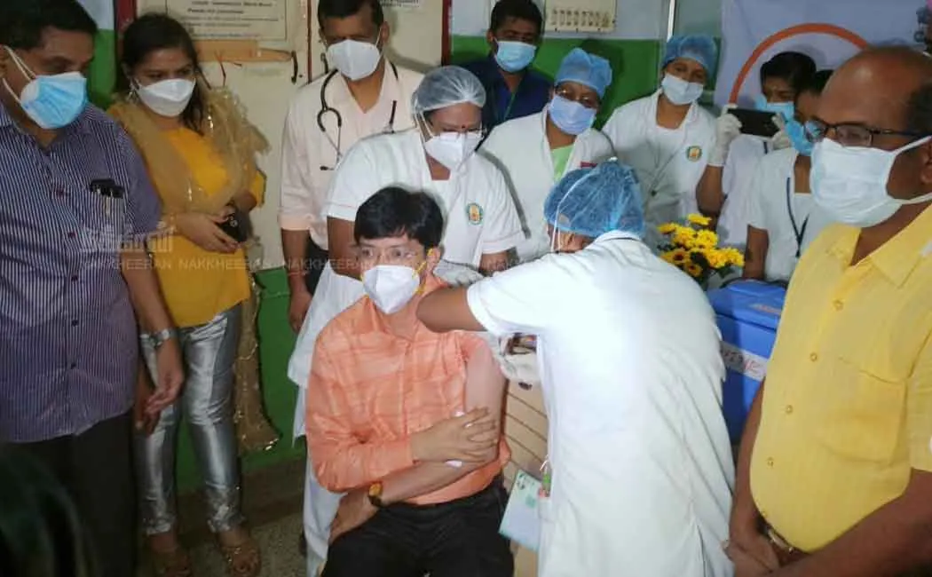 health secretary radhakrishnan dons covid vaccine